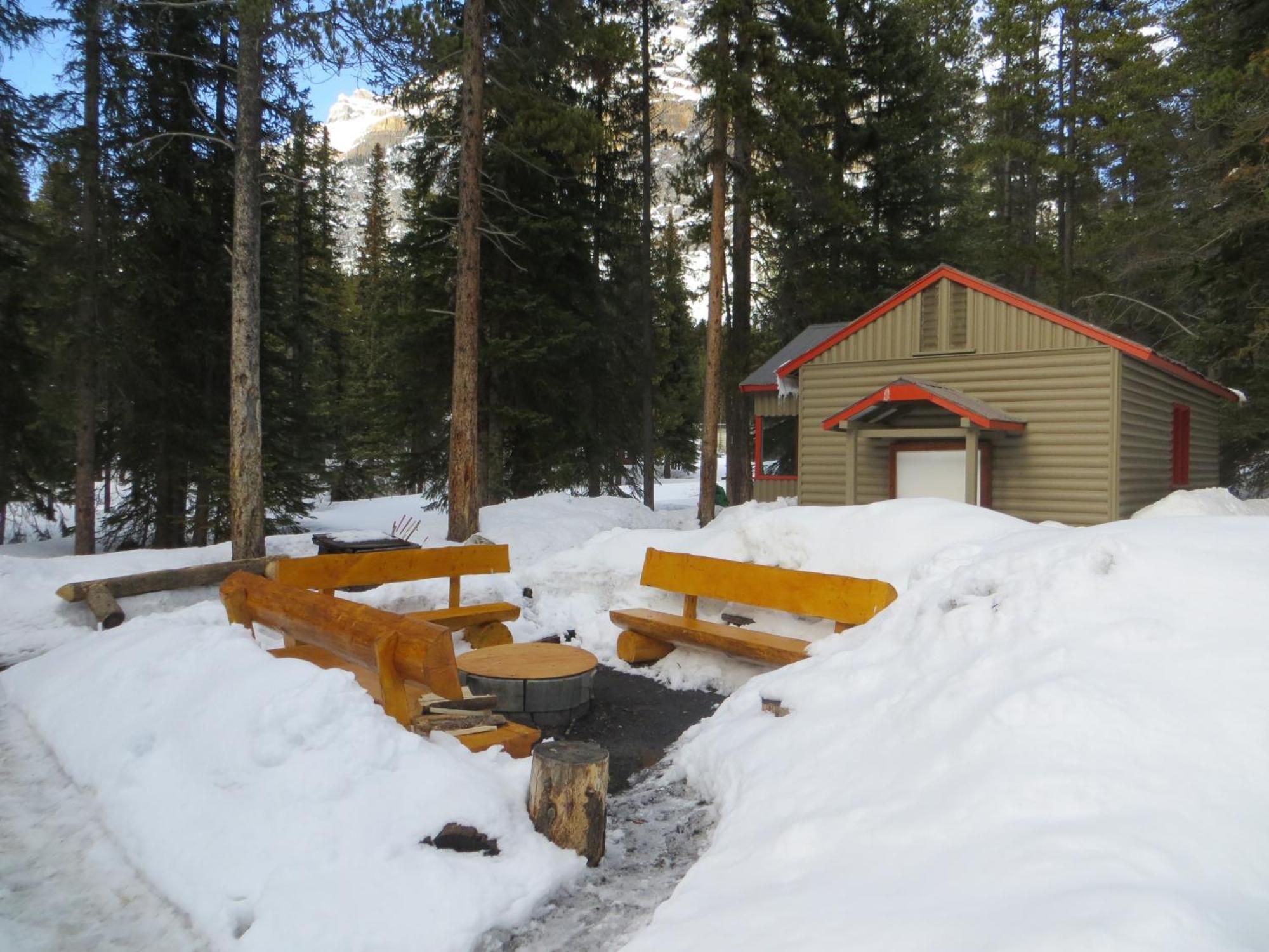 Hi Mosquito Creek - Wilderness Hostel レイク・ルイーズ エクステリア 写真