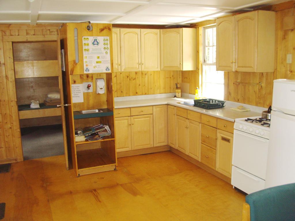 Hi Mosquito Creek - Wilderness Hostel レイク・ルイーズ エクステリア 写真