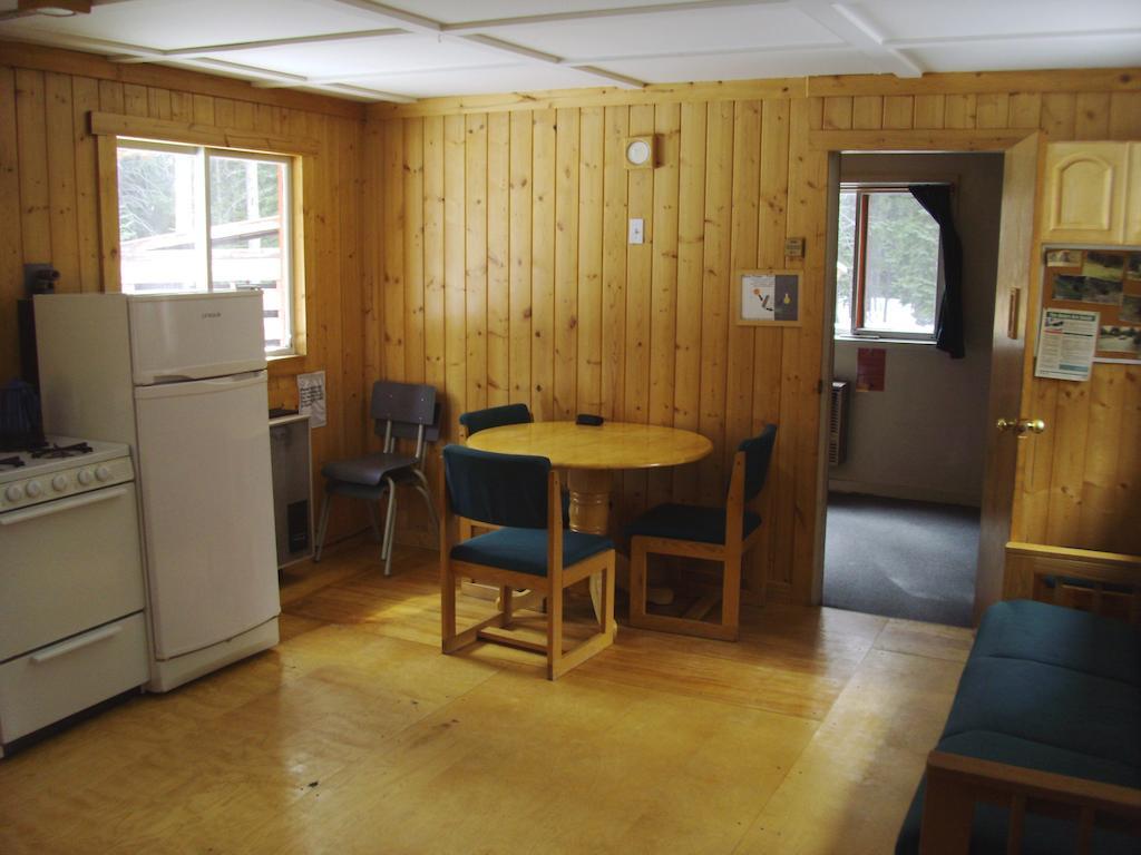 Hi Mosquito Creek - Wilderness Hostel レイク・ルイーズ エクステリア 写真